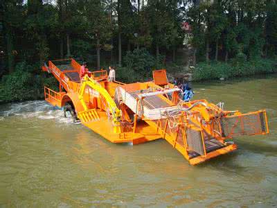 自動(dòng)割草船